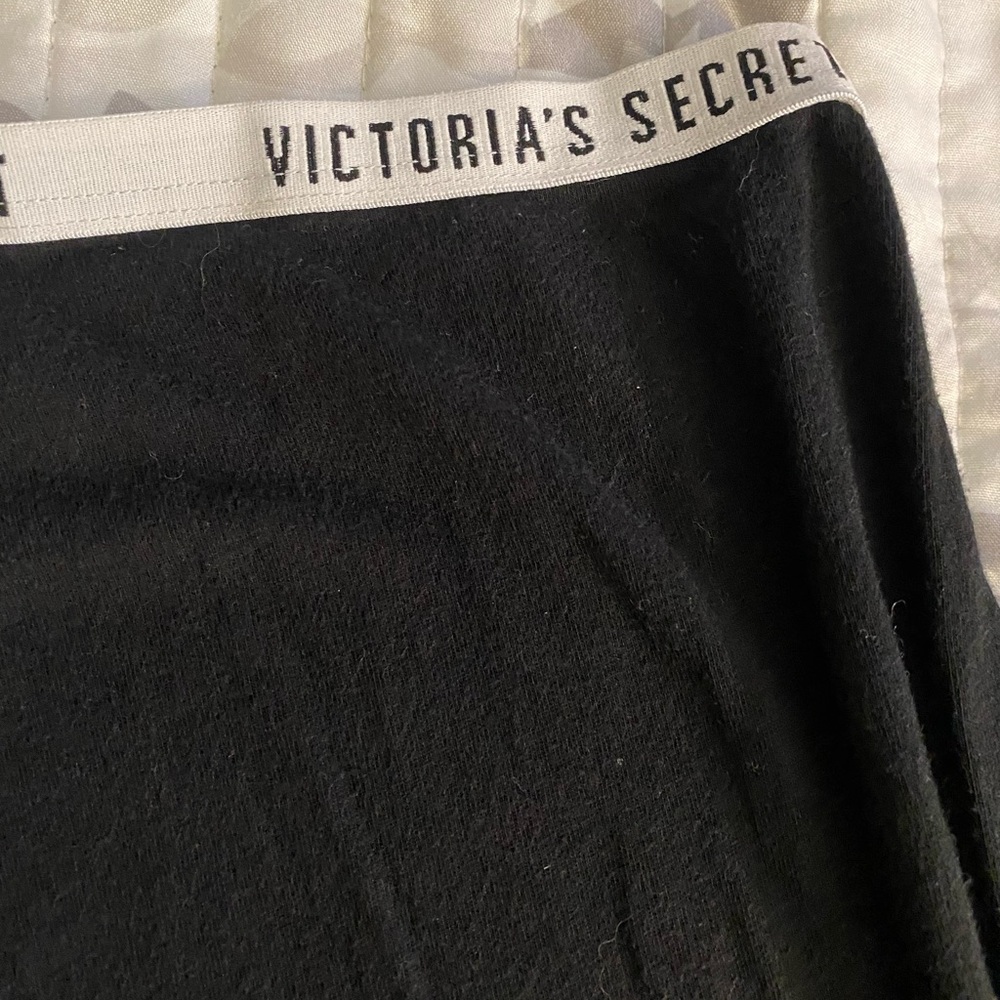 Iconic ladies sleep wear bottoms - black and white Vicky pants. 😍 - Picture 3 of 8